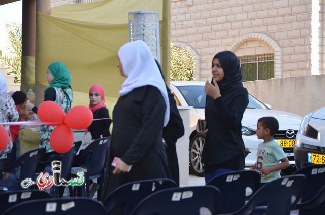 كفرقاسم- فيديو  : الافتتاح الكبير لمعرض ذوق العروس  سنين  يتحول الى مهرجان نسائي تسوقي كبير والحاجة عزية ترحب بالجميع